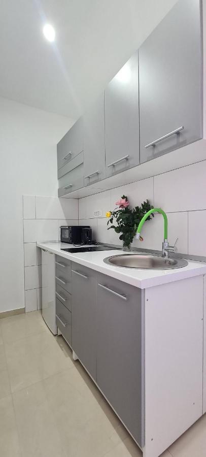 Apartments Ana I Ante Мілна Екстер'єр фото