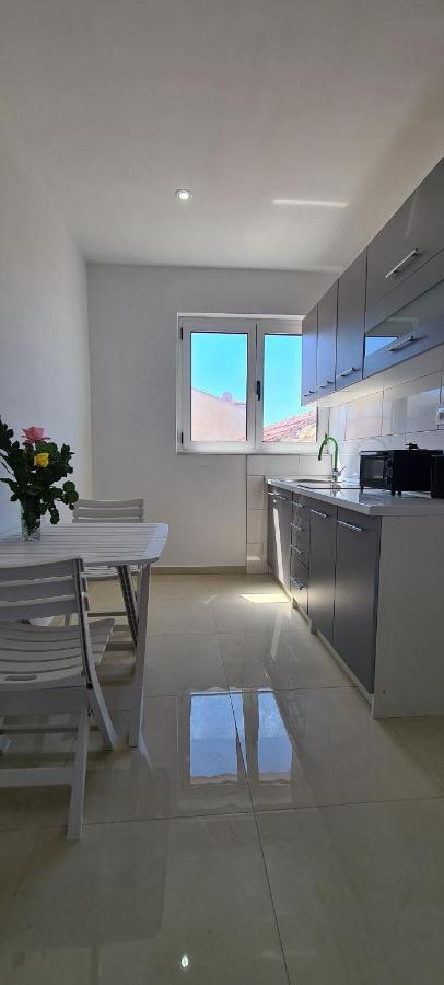 Apartments Ana I Ante Мілна Екстер'єр фото